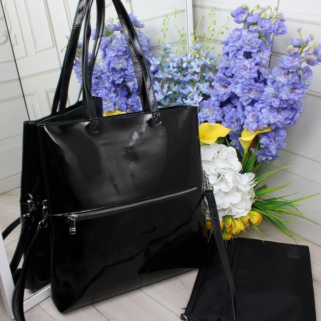 Жіноча лакована сумка-шопер чорна з косметичкою для особливих подій